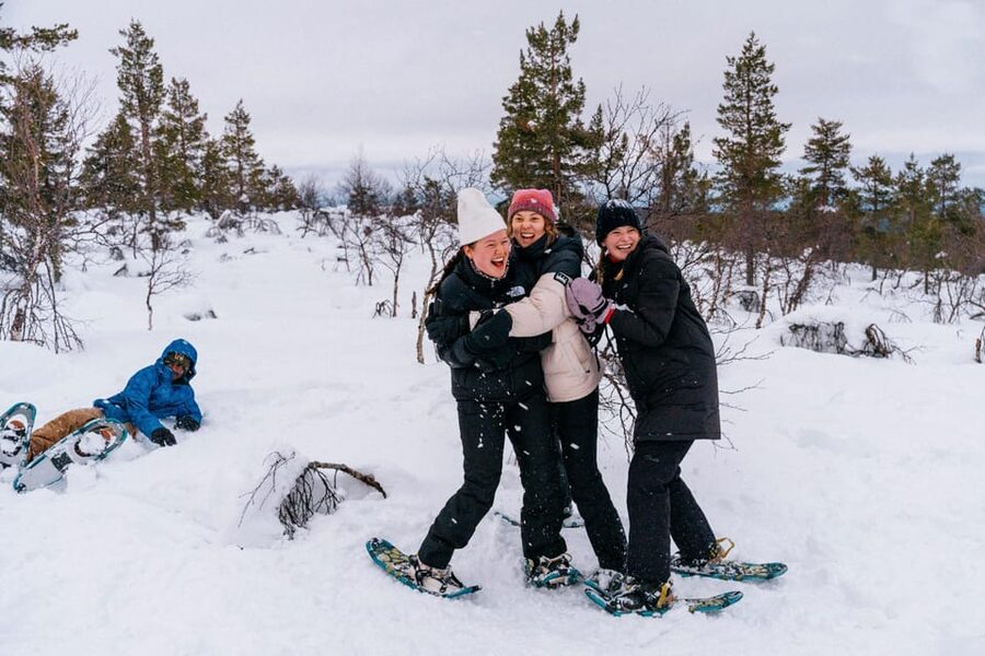 Saariselkä: Snowshoes adventure on the snowy fells - Learning the snowshoes before the trail