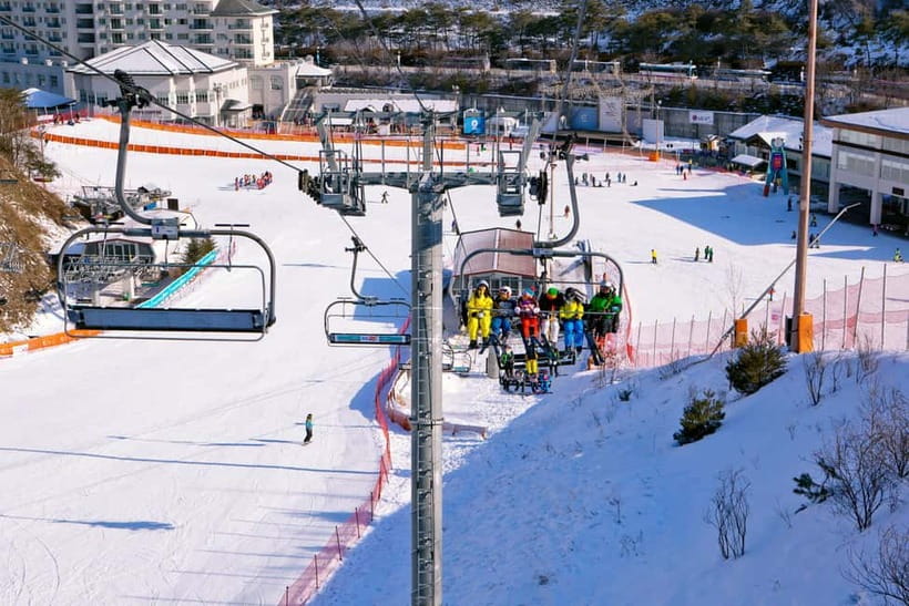 Seoul: Full-Day Winter Trip Ski Resort, Ice Valley, Namiseom - Elysian Gangchon: an easy first step onto snow