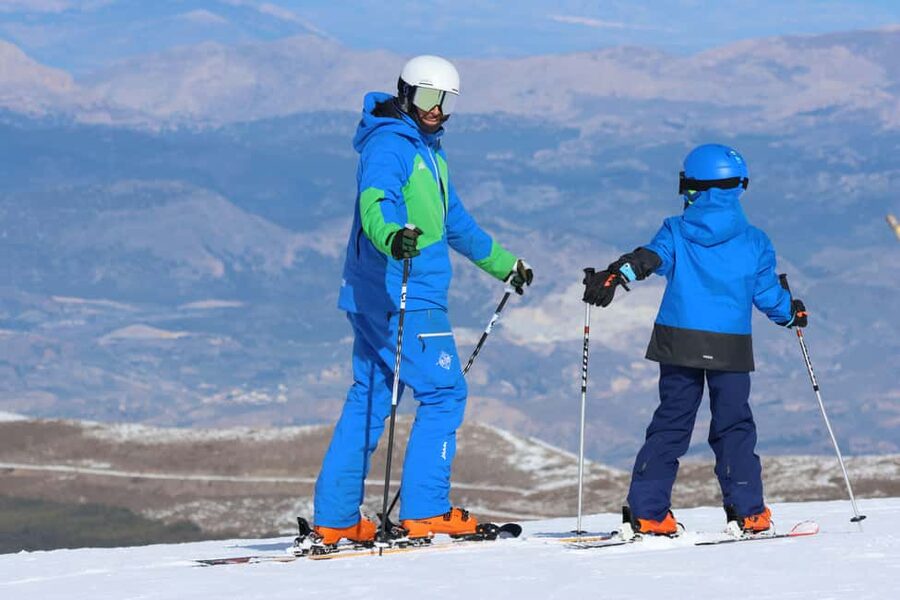 Sierra Nevada: 3-Hour Group Ski Lesson with Equipment Included - Key points at a glance