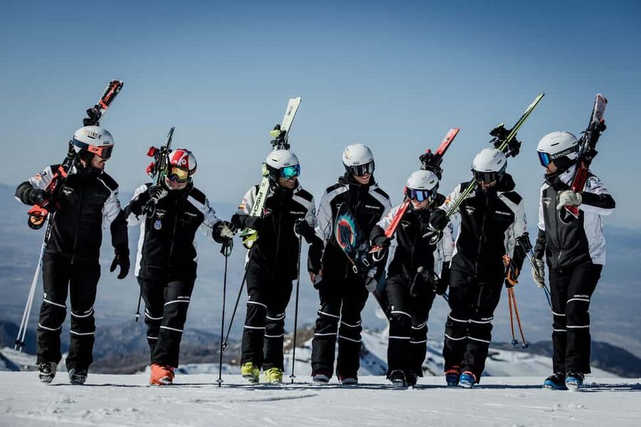 Sierra Nevada: Ski Class with equipment included - A two-hour lesson built around control