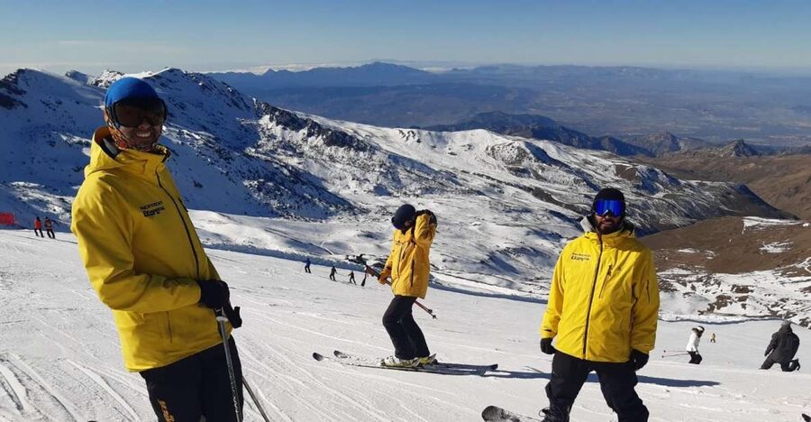 Sierra Nevada: Ski or Snowboard Equipment Rental - Starting at the EXTRE-NIEVE shop