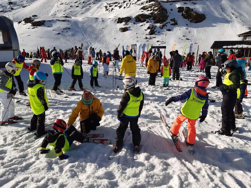 Sierra Nevada: Ski or Snowboard Equipment Rental - Allowing time for queues and fitting