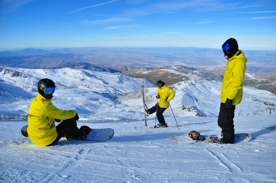 Sierra Nevada: Ski or Snowboard Lesson with Instructor - Key points before you book