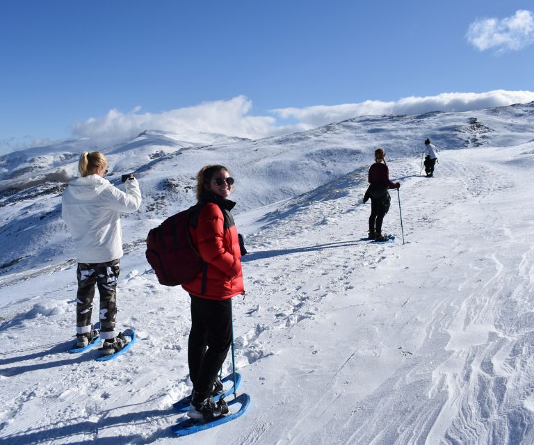 Sierra Nevada: Snowshoe Hiking Tour - Fitting the snowshoes and setting off
