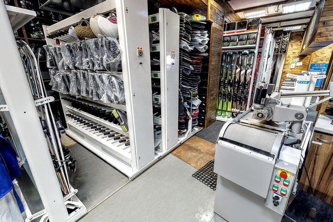 Ski and Snowboard equipment rental in Bansko - Choosing skis, boards, and boots by brand