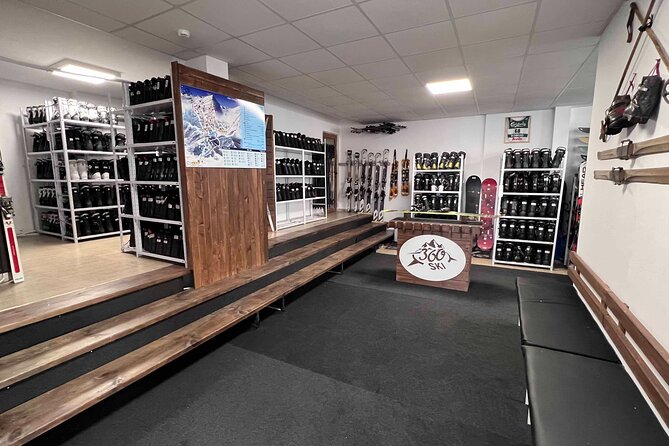 Ski and Snowboard Rental in Bansko - The fitting process and staff support