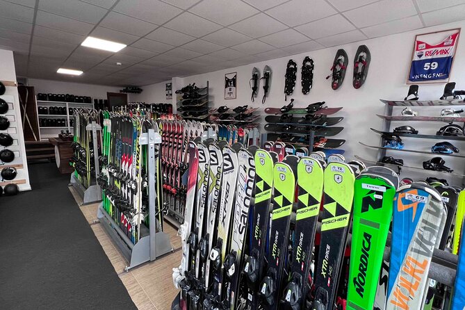 Ski and Snowboard Rental in Bansko - Opening hours and timing your arrival