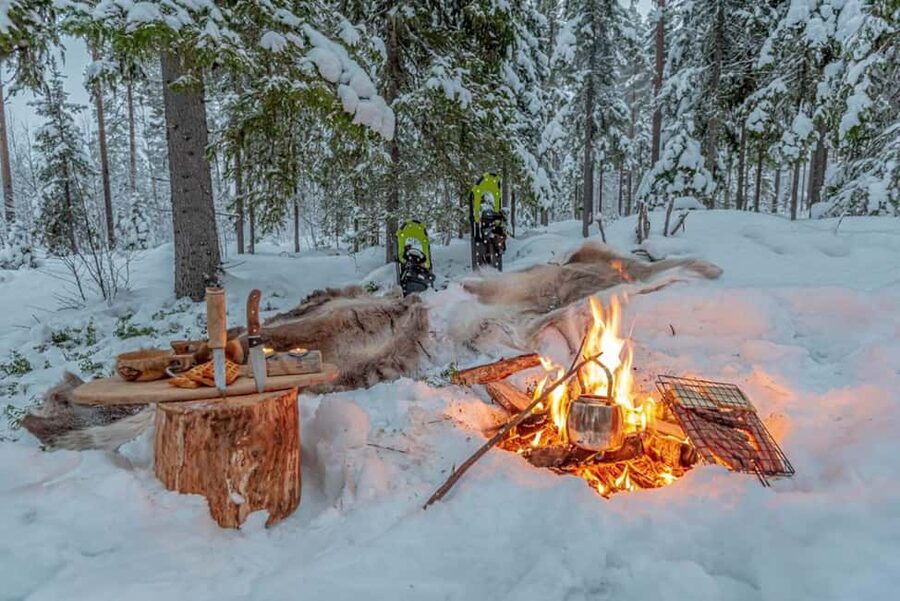 Snowshoe experience with traditional beverages in Lapland - From central Rovaniemi to the snow