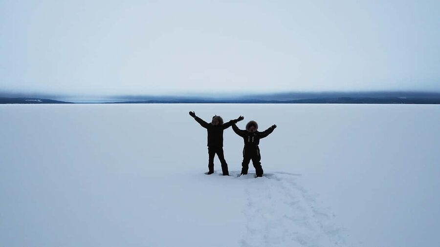 Snowshoe experience with traditional beverages in Lapland - Forest tracks or an open snowy lake