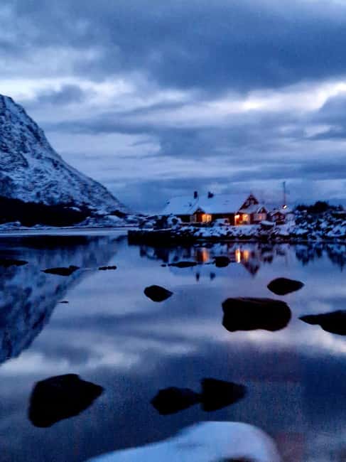 Snowshoeing and intimate discovery of Lofoten in French - Snowshoes, Poles, and the First Steps
