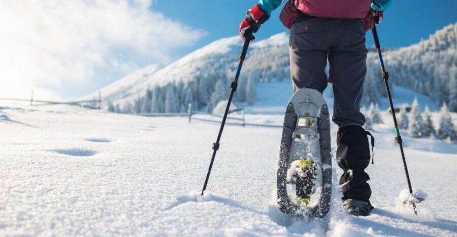 Snowshoeing in Brembana valley - Starting at the refuge in San Simone