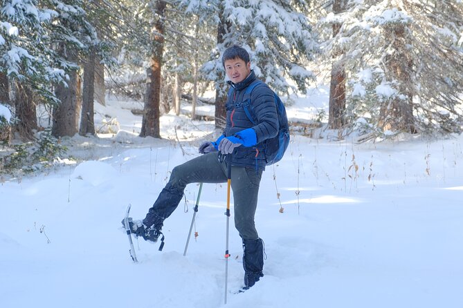Snowshoeing in Rocky Mountains - Lunch with mountain views