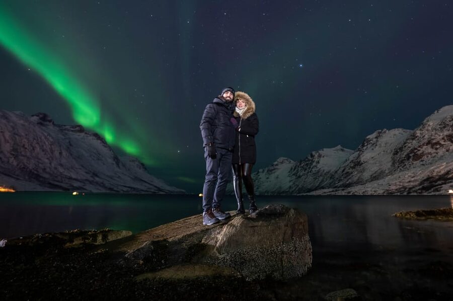 Tromsø: Arctic Snowshoeing Experience - Hot drinks, snacks, and the value of $177