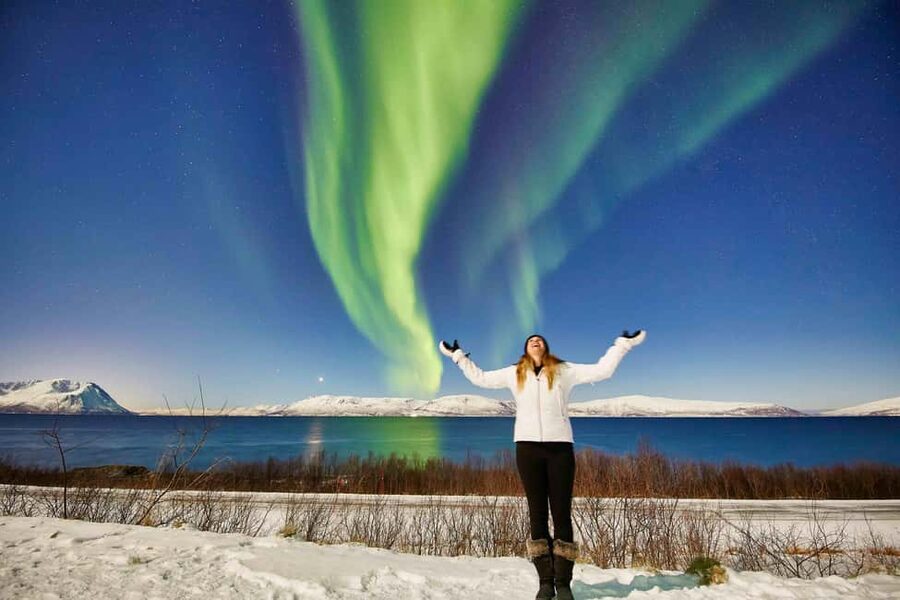 Tromsø: Aurora Crystal Lavvo Experience with Snowshoeing - Who should book this experience?