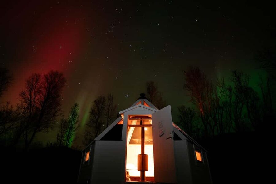 Tromsø: Aurora Crystal Lavvo Experience with Snowshoeing - Dinner, forecasts, and the wood stove lesson