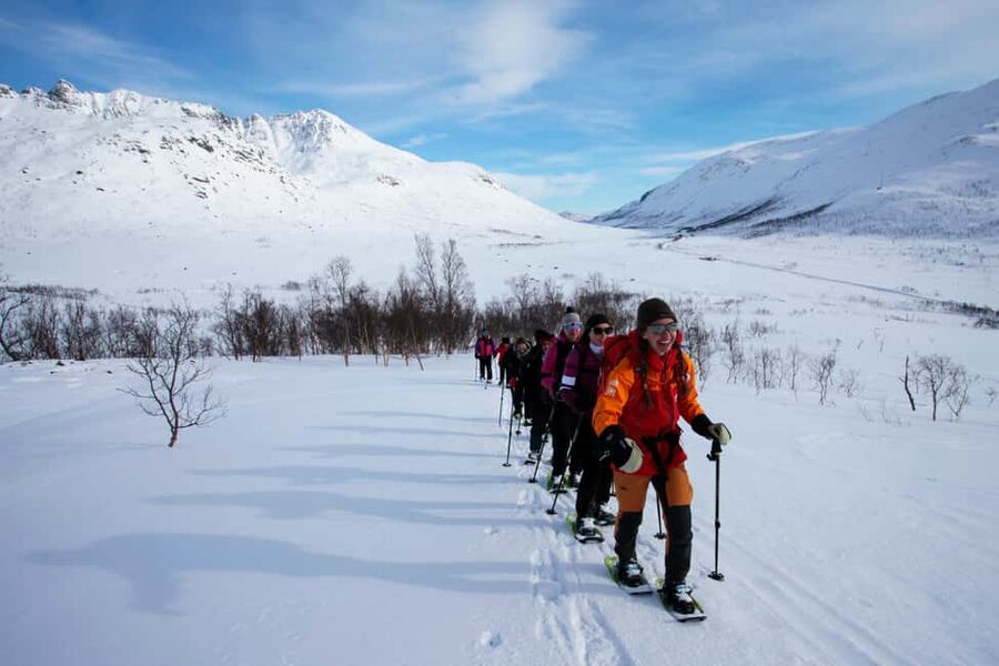 Tromsø: Guided snowshoe hill hike - The practical rhythm of the five hours