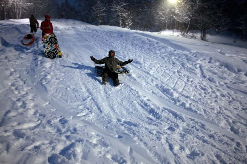 Tromsø: Guided snowshoe trip with a campfire - Snowshoeing through the winter woods