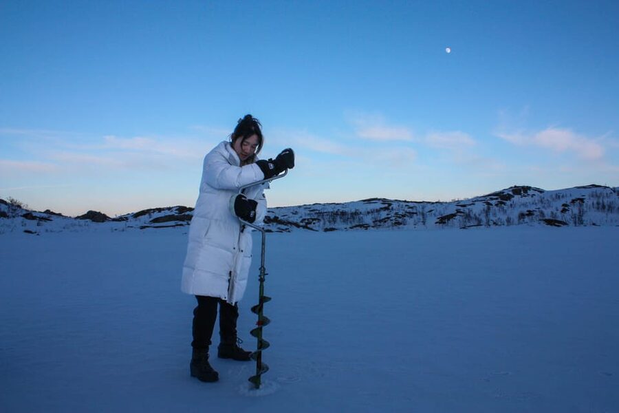 Tromsø: Ice Fishing and Snowshoe Hiking with a Local Guide - Wildlife and views on the return walk