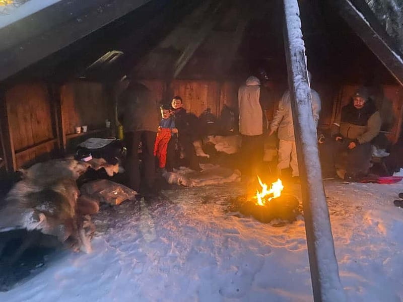 Tromsø: Sledding, Toboggan, Mini Skiing, Lasso & Arctic Fun - The guide makes the short format work