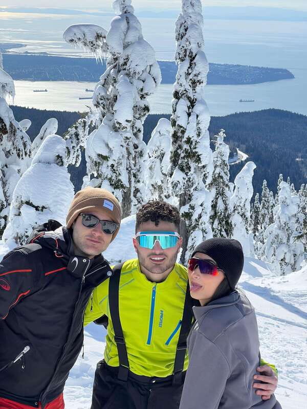 Vancouver: North Shore Mountains Snowshoeing with Transfer - Door-to-door transport makes the half-day easier