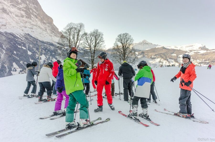 Zurich/Lucerne: Swiss Ski Experience in the Jungfrau Region - Who should book this Alpine day?